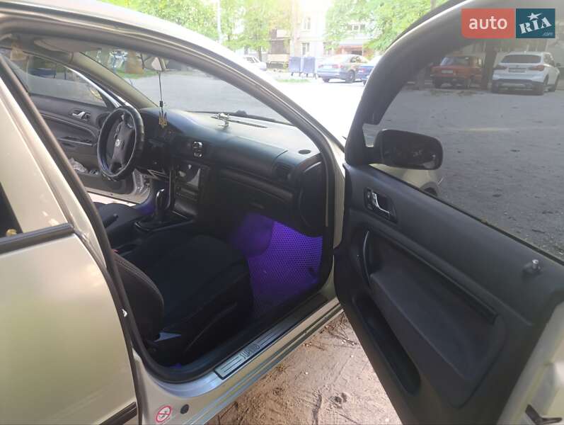 Лифтбек Skoda Superb 2004 в Запорожье