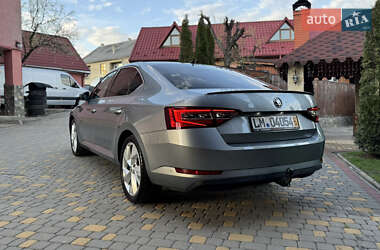 Лифтбек Skoda Superb 2019 в 