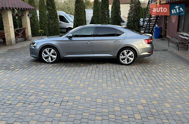 Лифтбек Skoda Superb 2019 в 