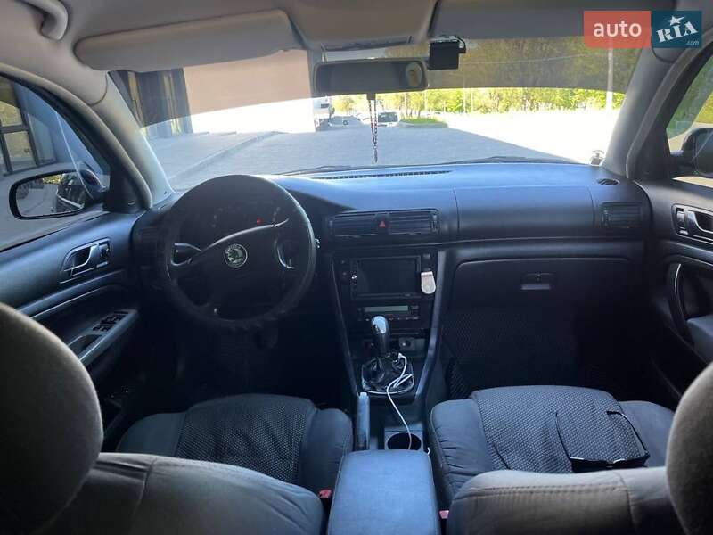 Лифтбек Skoda Superb 2004 в Новояворовске