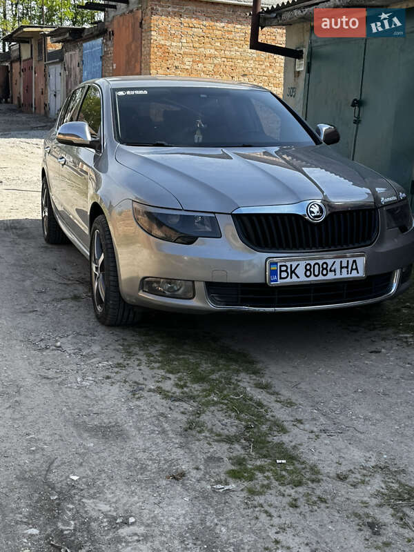 Ліфтбек Skoda Superb 2011 в Рівному