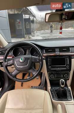 Лифтбек Skoda Superb 2010 в 