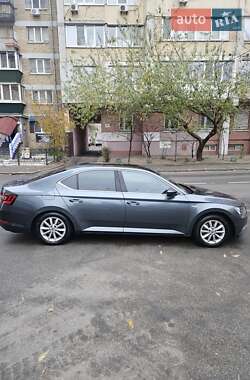 Лифтбек Skoda Superb 2016 в 