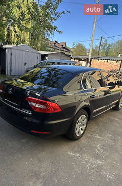 Лифтбек Skoda Superb 2013 в 