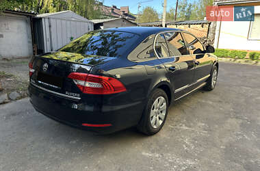 Лифтбек Skoda Superb 2013 в 