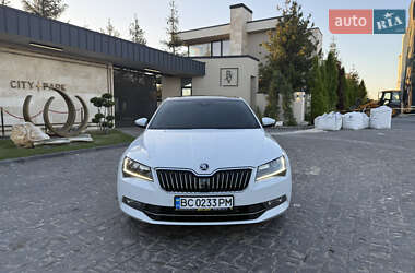 Ліфтбек Skoda Superb 2015 в 