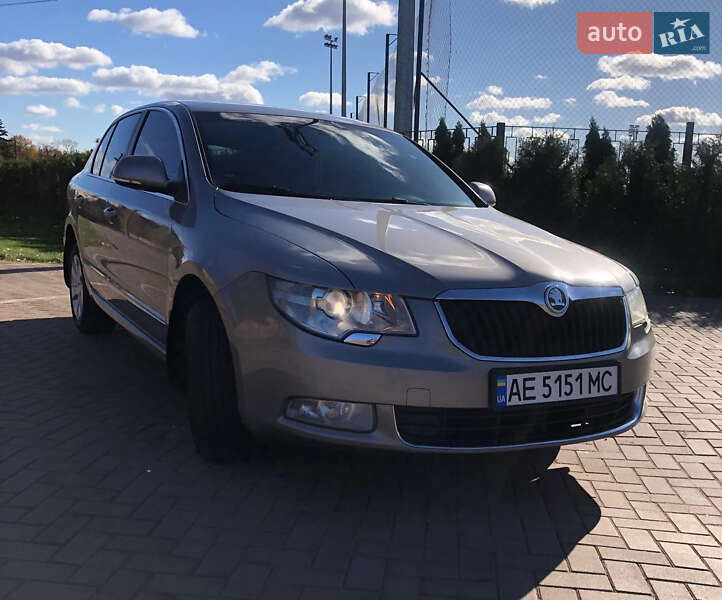 Лифтбек Skoda Superb 2012 в 