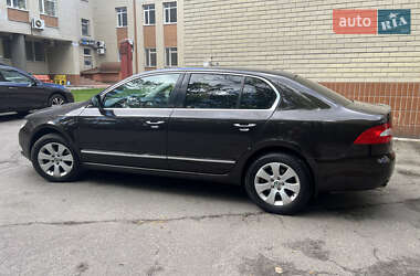 Лифтбек Skoda Superb 2013 в 
