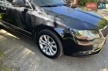 Лифтбек Skoda Superb 2014 в 