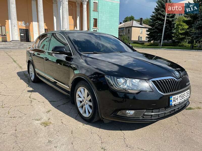 Лифтбек Skoda Superb 2013 в 