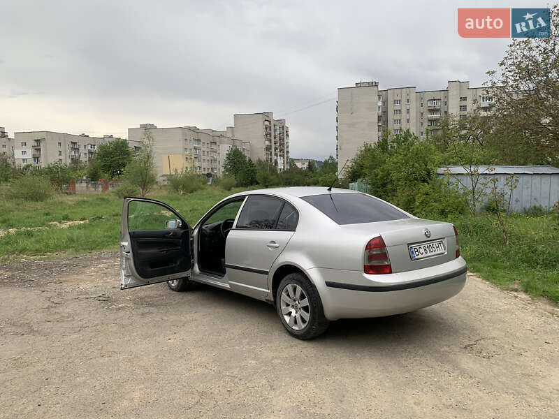 Ліфтбек Skoda Superb 2004 в Бориславі