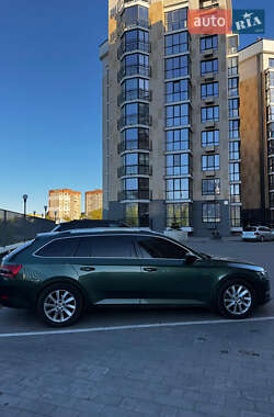 Універсал Skoda Superb 2020 в 