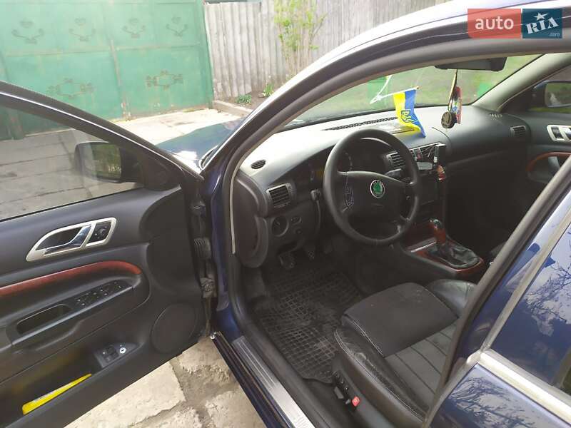 Лифтбек Skoda Superb 2003 в Богодухове