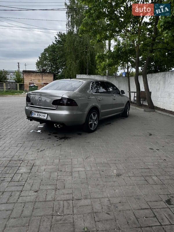 Ліфтбек Skoda Superb 2011 в Рівному