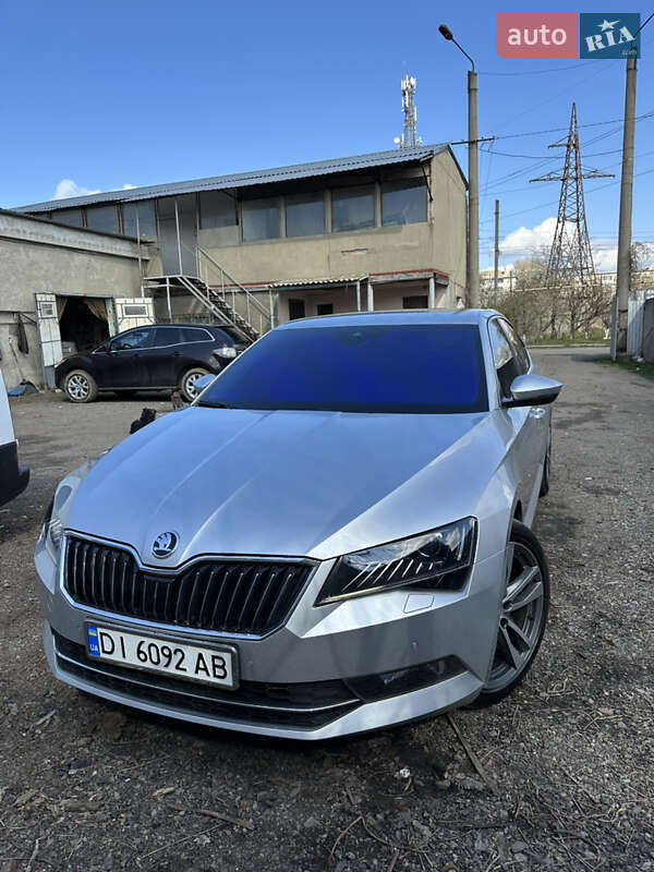 Лифтбек Skoda Superb 2015 в 