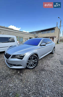 Лифтбек Skoda Superb 2015 в 