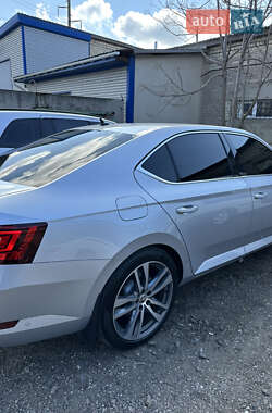 Лифтбек Skoda Superb 2015 в 