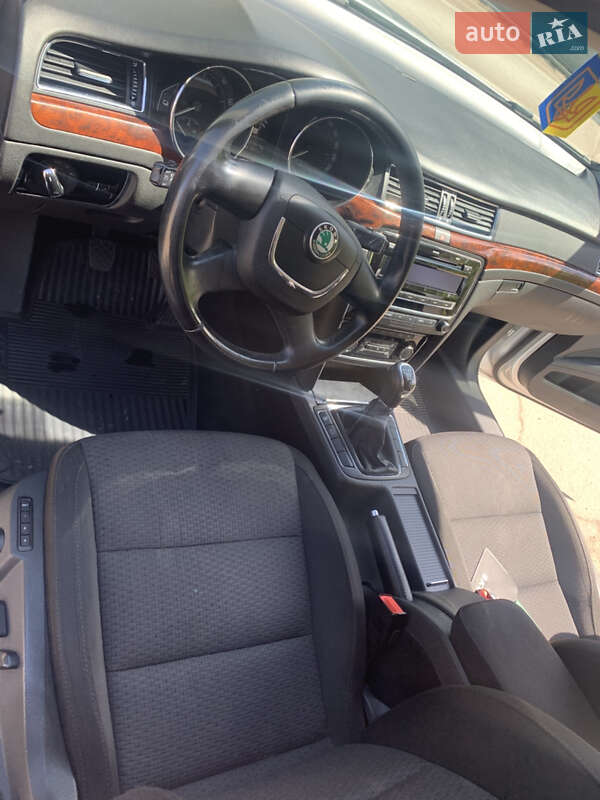 Лифтбек Skoda Superb 2012 в Кривом Роге