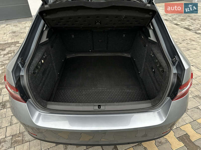 Лифтбек Skoda Superb 2016 в Ужгороде