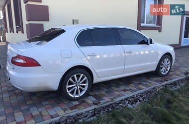 Лифтбек Skoda Superb 2011 в 