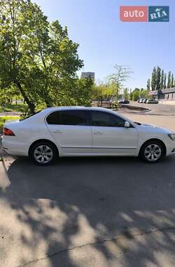 Лифтбек Skoda Superb 2013 в 