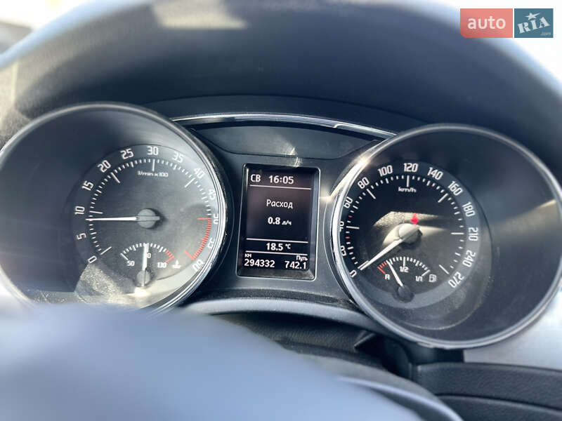 Ліфтбек Skoda Superb 2014 в Хусті