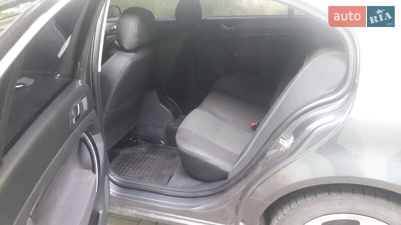 Ліфтбек Skoda Superb 2005 в Глухові