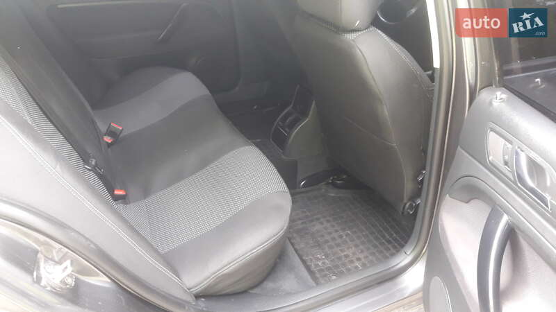 Ліфтбек Skoda Superb 2005 в Глухові