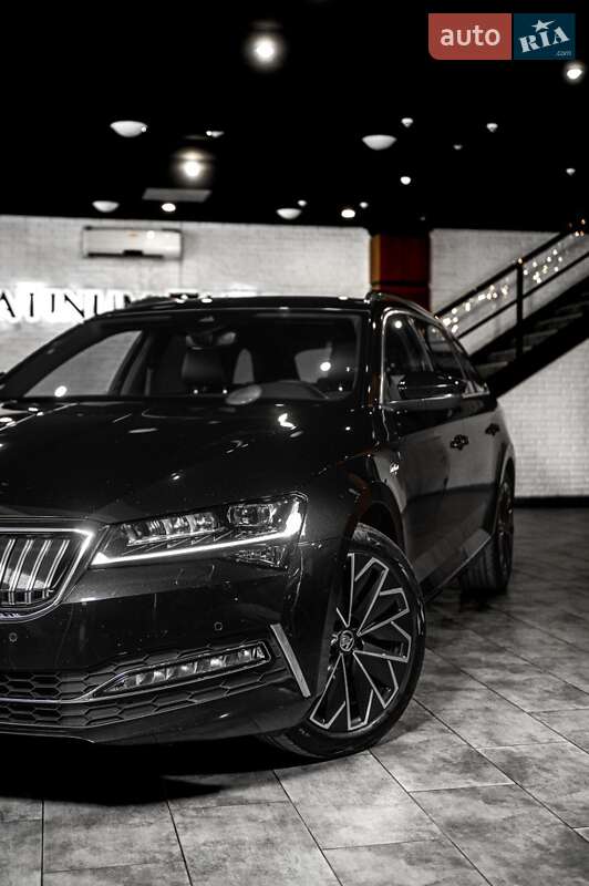Універсал Skoda Superb 2020 в Ужгороді