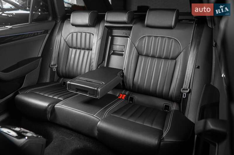 Універсал Skoda Superb 2020 в Ужгороді