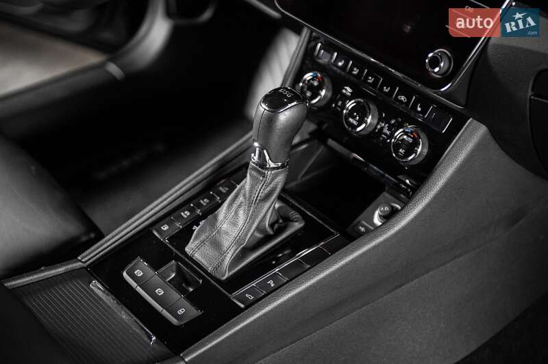 Універсал Skoda Superb 2020 в Ужгороді