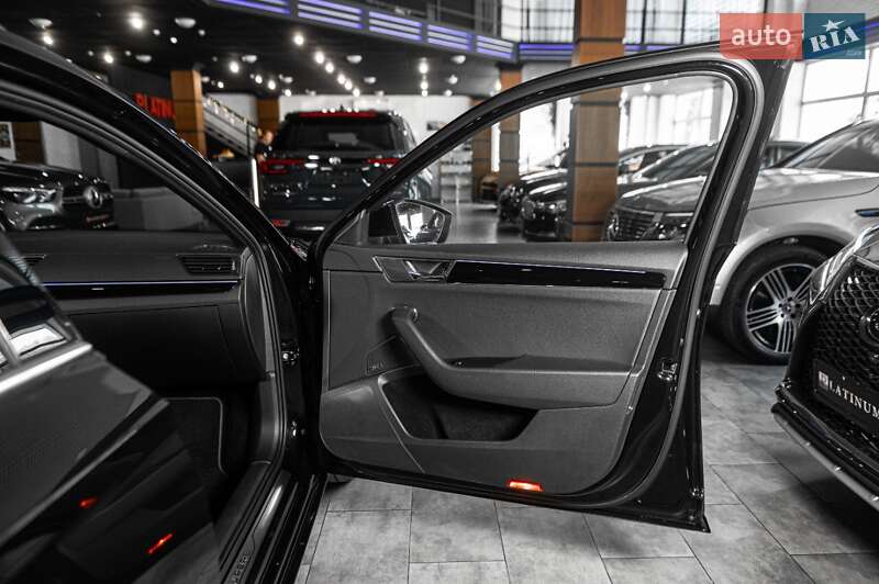 Універсал Skoda Superb 2020 в Ужгороді