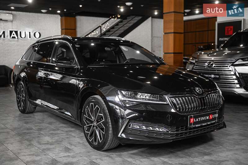 Універсал Skoda Superb 2020 в Ужгороді