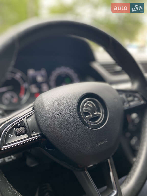 Лифтбек Skoda Superb 2015 в Кропивницком