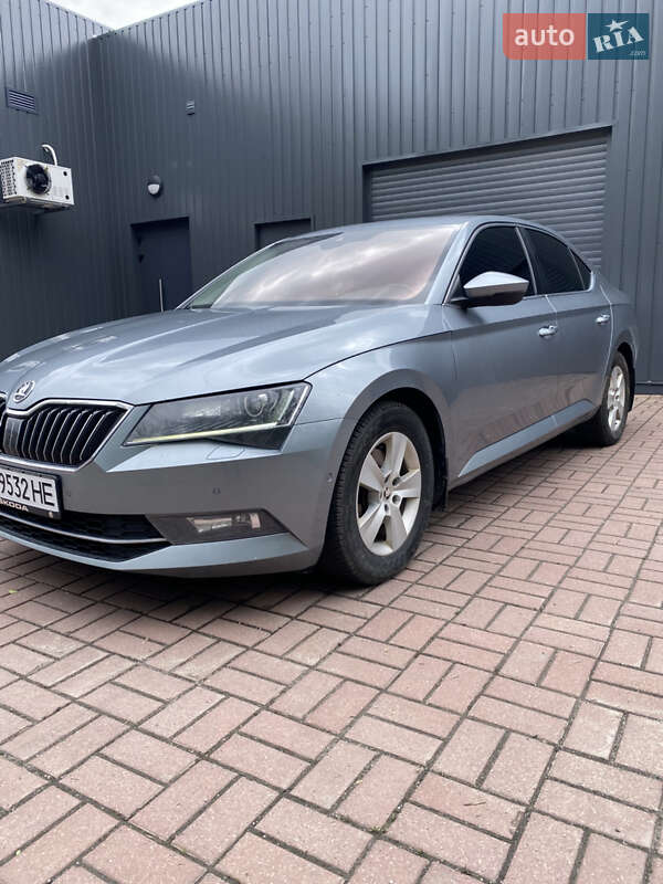 Лифтбек Skoda Superb 2015 в Кропивницком