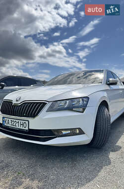 Лифтбек Skoda Superb 2015 в Киеве