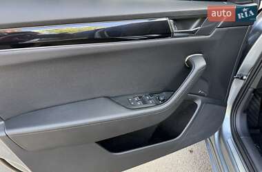 Лифтбек Skoda Superb 2019 в 