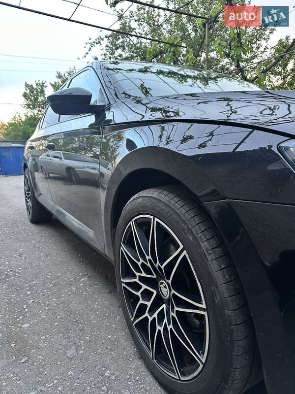 Ліфтбек Skoda Superb 2016 в Дніпрі