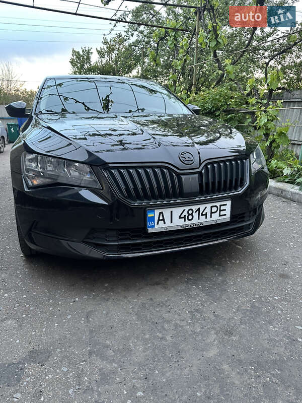 Ліфтбек Skoda Superb 2016 в Дніпрі