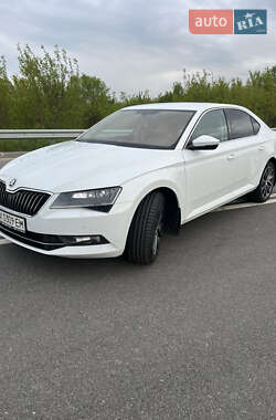 Лифтбек Skoda Superb 2016 в 