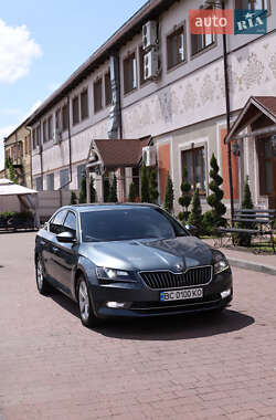 Лифтбек Skoda Superb 2016 в 