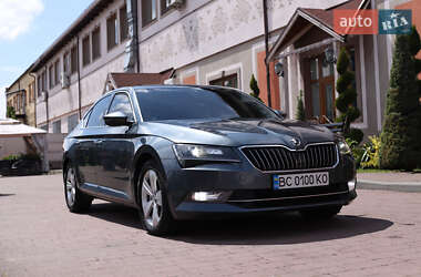 Лифтбек Skoda Superb 2016 в 