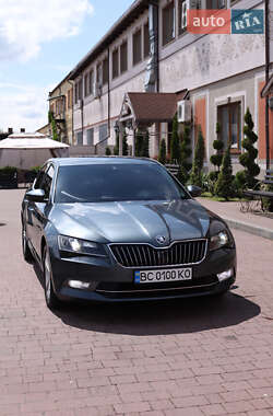 Лифтбек Skoda Superb 2016 в 
