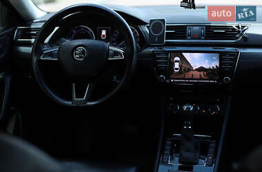 Лифтбек Skoda Superb 2016 в 