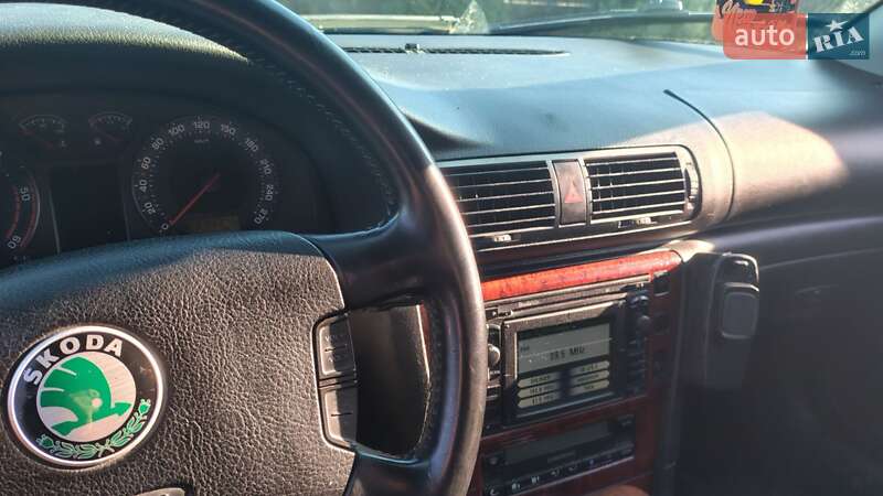 Лифтбек Skoda Superb 2004 в Сарнах