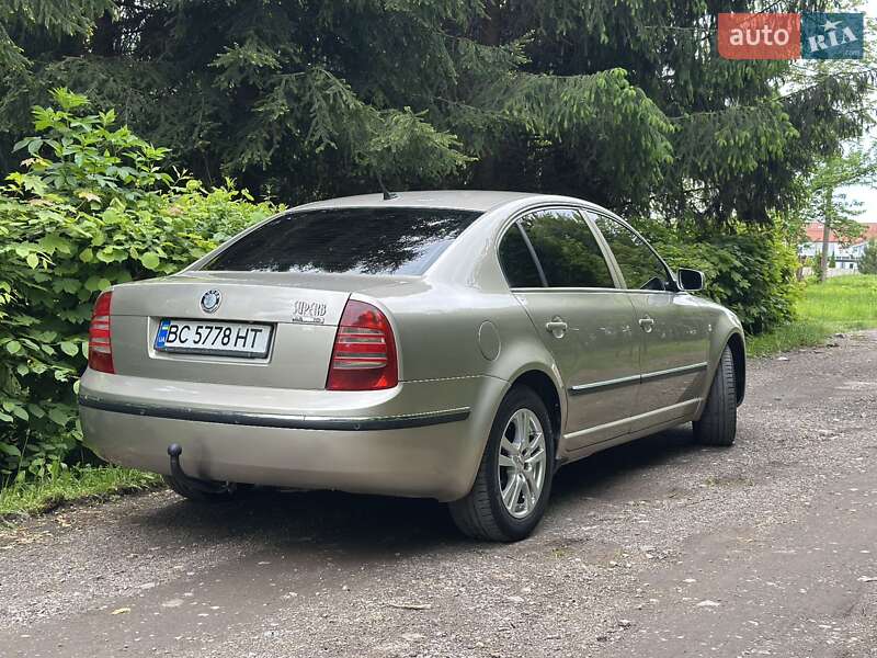 Лифтбек Skoda Superb 2004 в Стрые