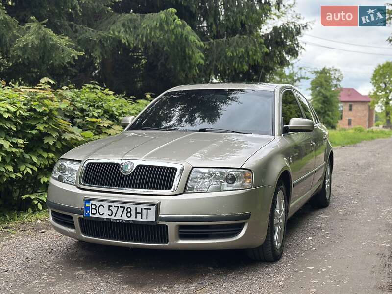 Лифтбек Skoda Superb 2004 в Стрые
