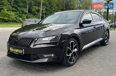 Лифтбек Skoda Superb 2016 в 