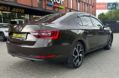 Лифтбек Skoda Superb 2016 в 