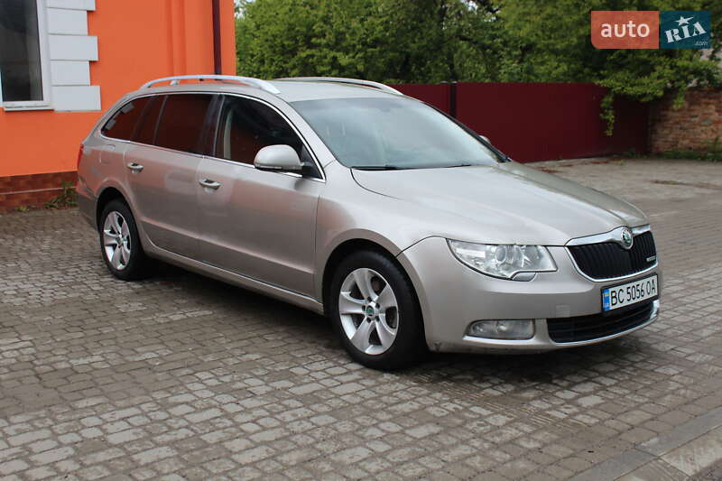 Универсал Skoda Superb 2012 в Жовкве